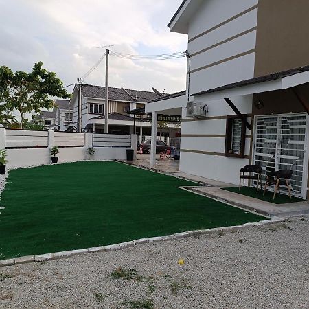 In Homestay Corner Batu Pahat Luaran gambar